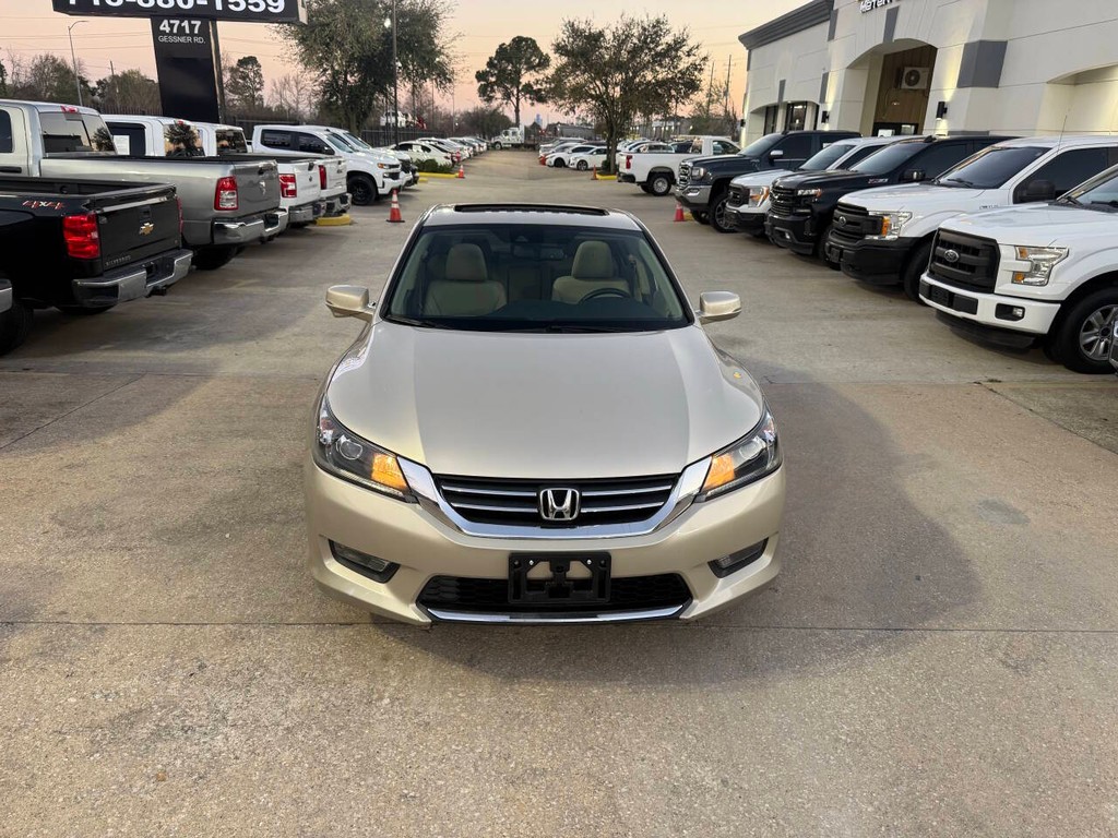 Honda Accord Sedan Vehicle Full-screen Gallery Image 39