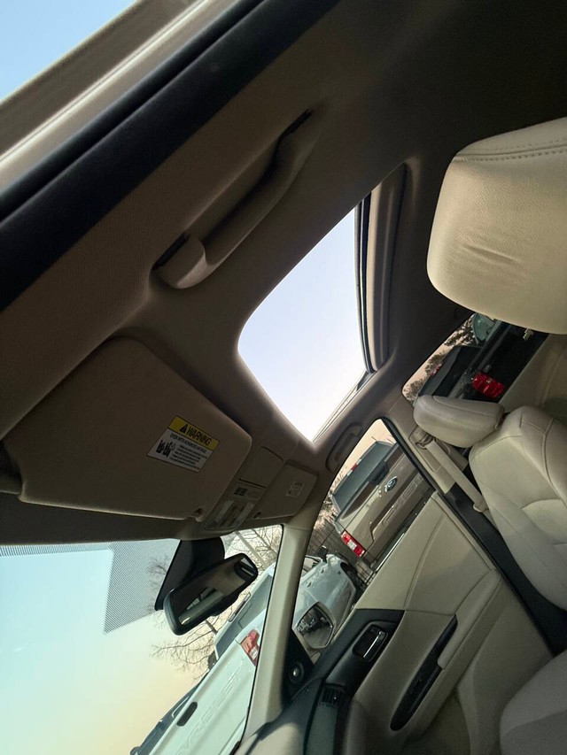 Honda Accord Sedan Vehicle Full-screen Gallery Image 31