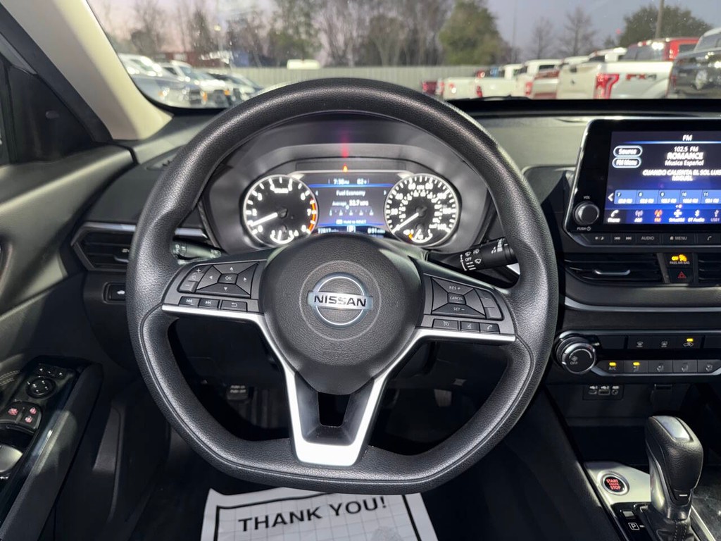 Nissan Altima Vehicle Full-screen Gallery Image 22