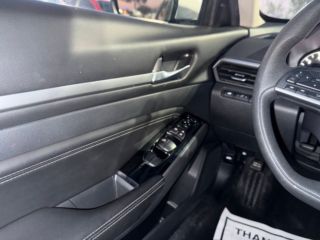 Nissan Altima Vehicle Full-screen Gallery Image 29