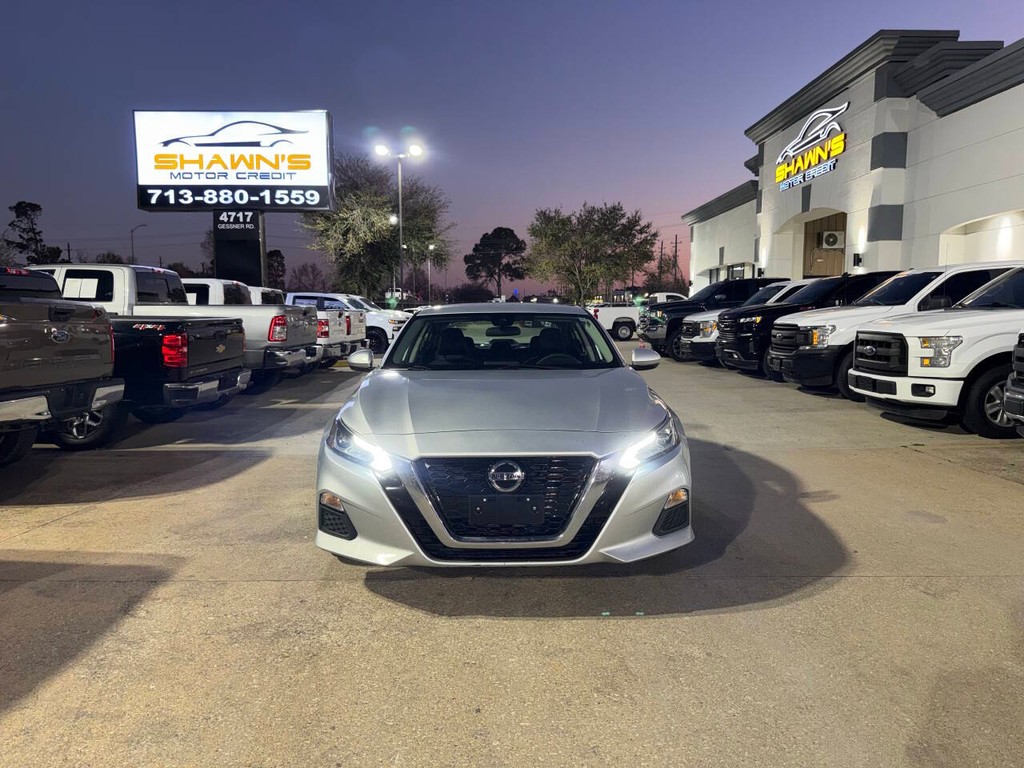 Nissan Altima Vehicle Full-screen Gallery Image 37