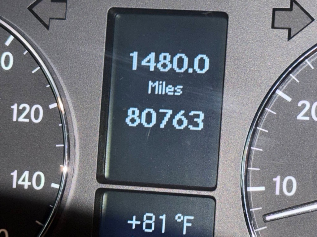 Mercedes-Benz C-Class Vehicle Full-screen Gallery Image 29