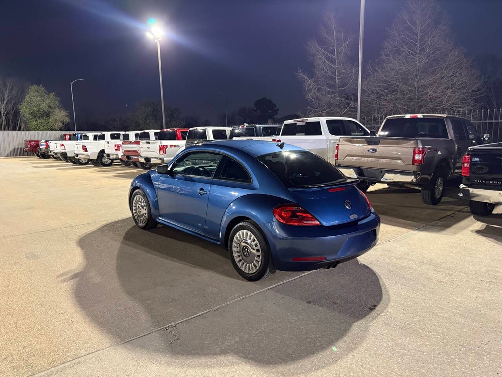 Volkswagen Beetle Coupe Vehicle Full-screen Gallery Image 04