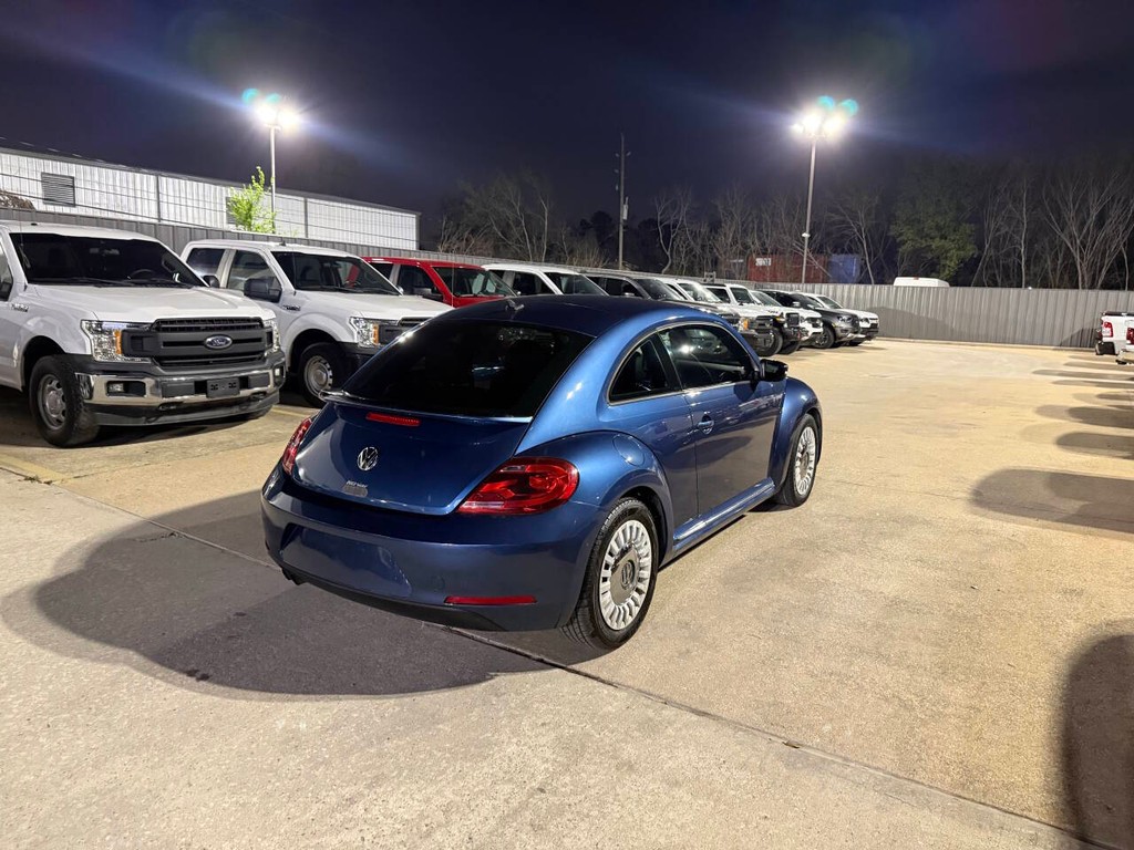 Volkswagen Beetle Coupe Vehicle Full-screen Gallery Image 05