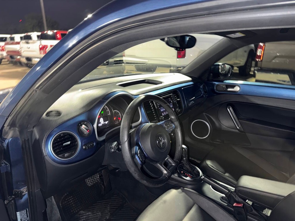 Volkswagen Beetle Coupe Vehicle Full-screen Gallery Image 06