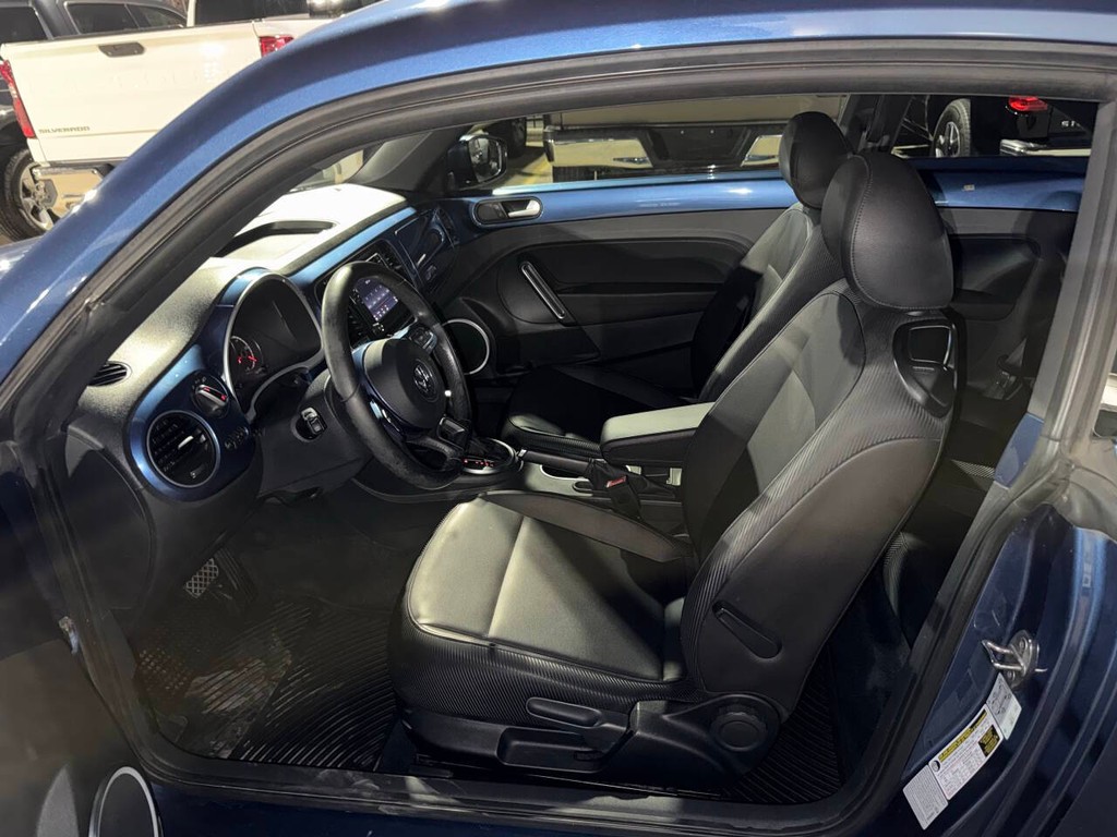 Volkswagen Beetle Coupe Vehicle Full-screen Gallery Image 07