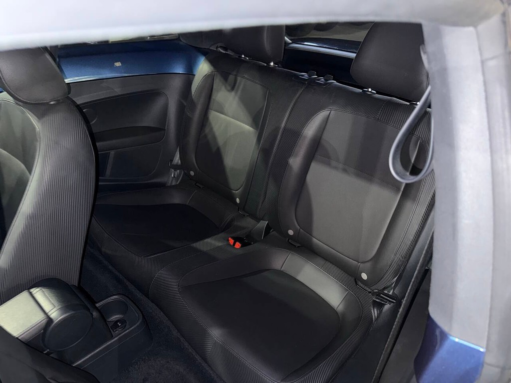 Volkswagen Beetle Coupe Vehicle Full-screen Gallery Image 08