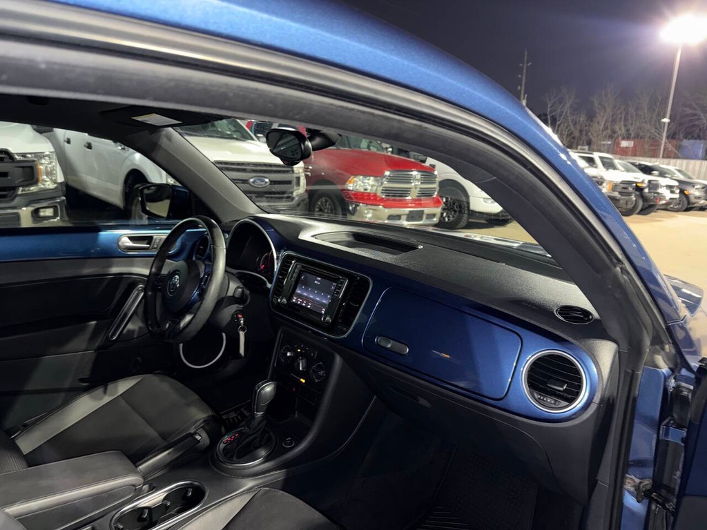 Volkswagen Beetle Coupe Vehicle Full-screen Gallery Image 10