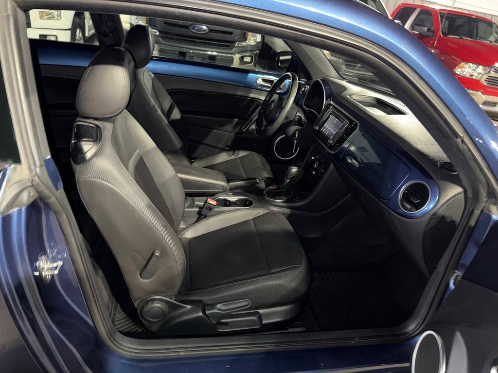 Volkswagen Beetle Coupe Vehicle Full-screen Gallery Image 11