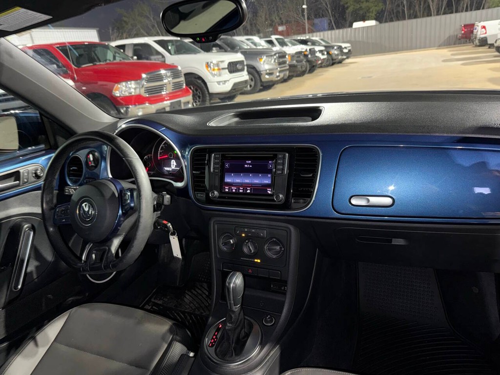 Volkswagen Beetle Coupe Vehicle Full-screen Gallery Image 14