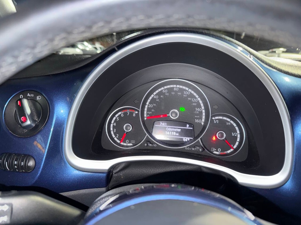 Volkswagen Beetle Coupe Vehicle Full-screen Gallery Image 25