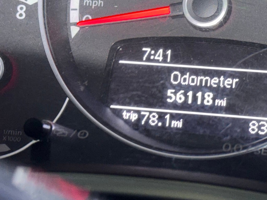 Volkswagen Beetle Coupe Vehicle Full-screen Gallery Image 26