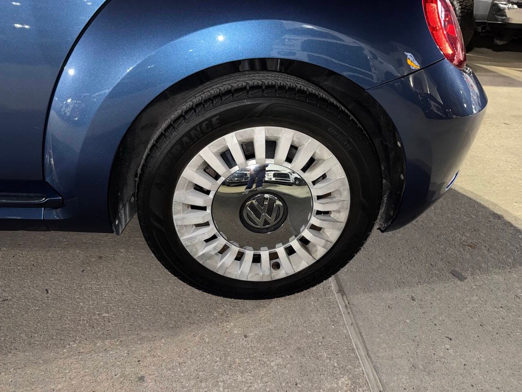 Volkswagen Beetle Coupe Vehicle Full-screen Gallery Image 29