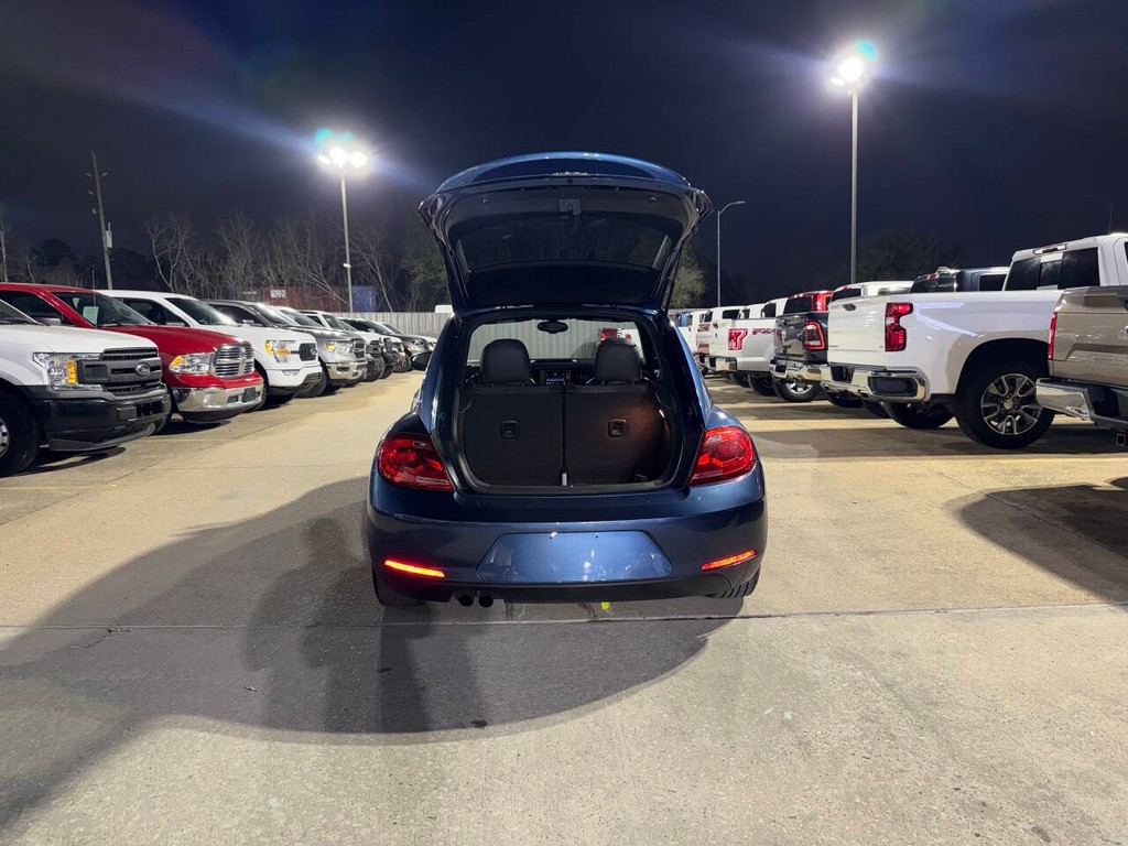 Volkswagen Beetle Coupe Vehicle Full-screen Gallery Image 30