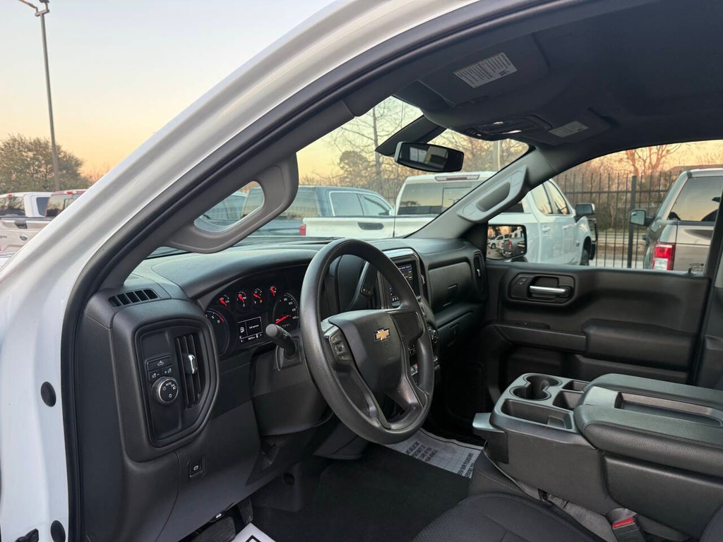 Chevrolet Silverado 1500 Vehicle Full-screen Gallery Image 06