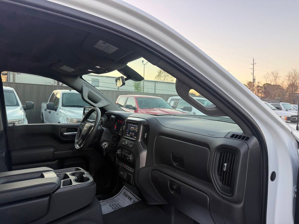 Chevrolet Silverado 1500 Vehicle Full-screen Gallery Image 09