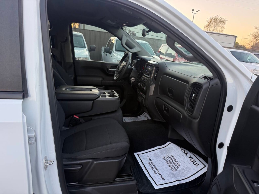 Chevrolet Silverado 1500 Vehicle Full-screen Gallery Image 10