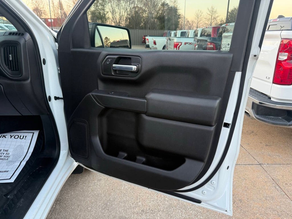 Chevrolet Silverado 1500 Vehicle Full-screen Gallery Image 11