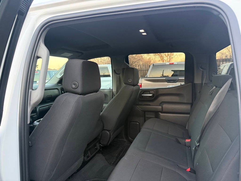 Chevrolet Silverado 1500 Vehicle Full-screen Gallery Image 12