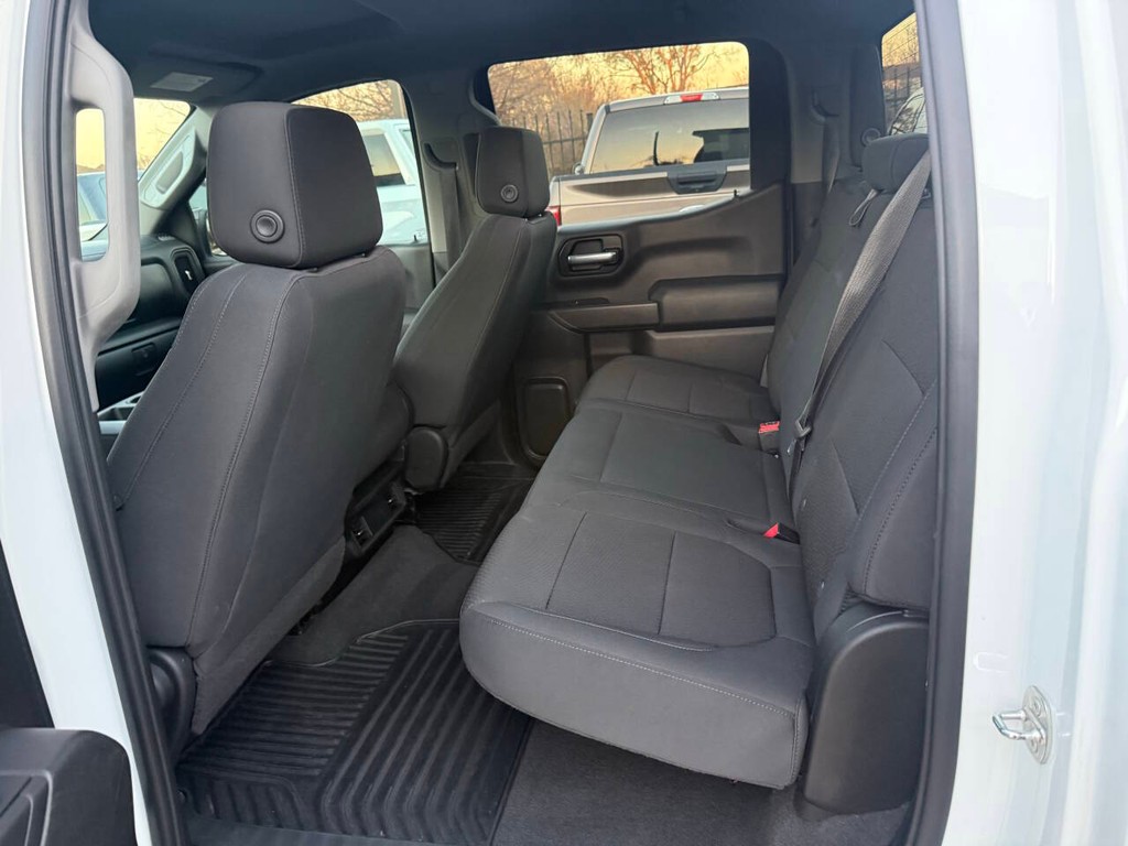 Chevrolet Silverado 1500 Vehicle Full-screen Gallery Image 13