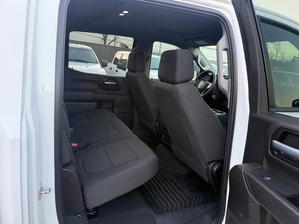 Chevrolet Silverado 1500 Vehicle Full-screen Gallery Image 15
