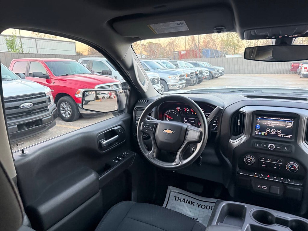 Chevrolet Silverado 1500 Vehicle Full-screen Gallery Image 19