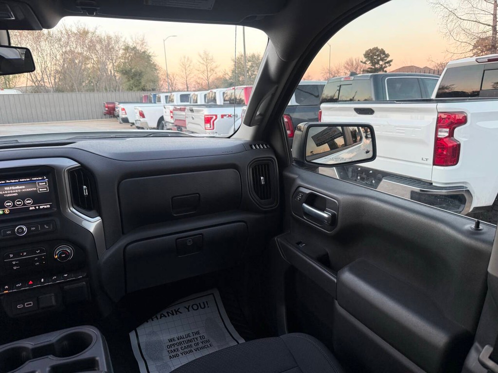 Chevrolet Silverado 1500 Vehicle Full-screen Gallery Image 20