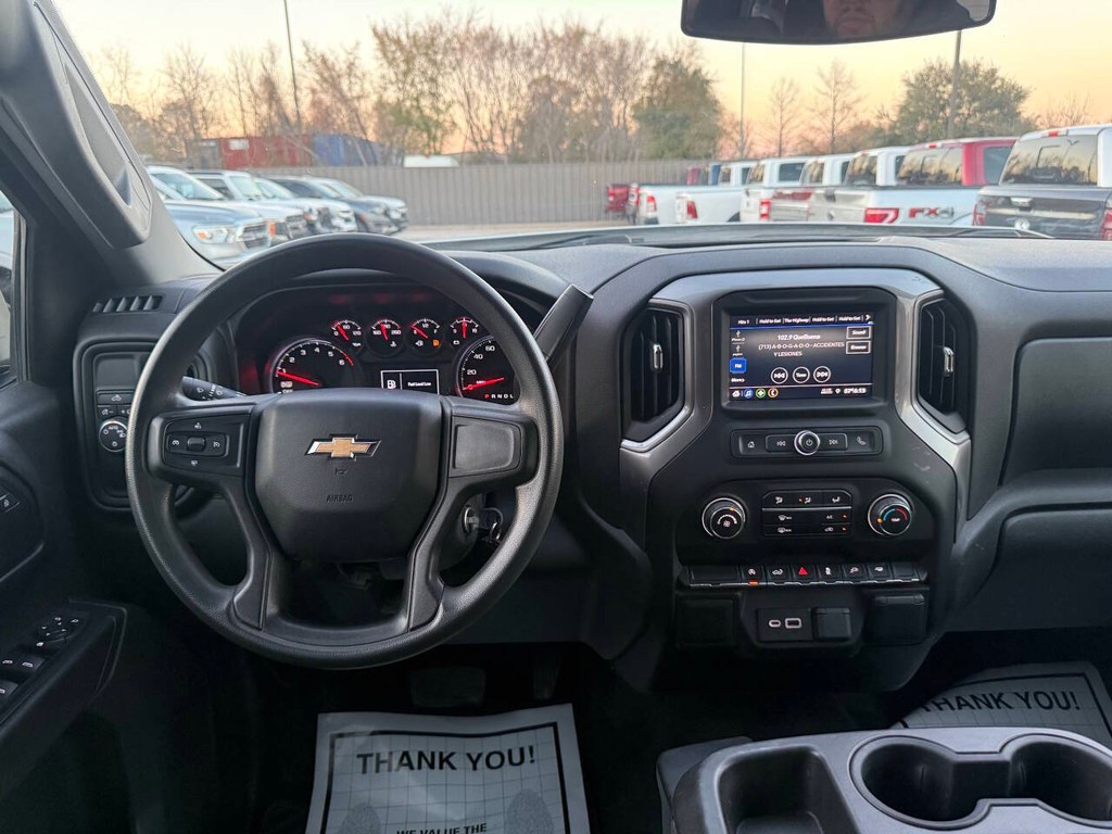 Chevrolet Silverado 1500 Vehicle Full-screen Gallery Image 21