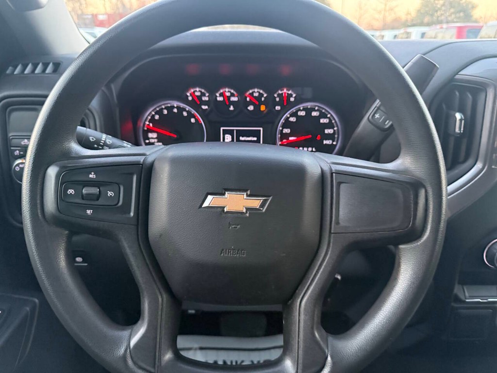 Chevrolet Silverado 1500 Vehicle Full-screen Gallery Image 23