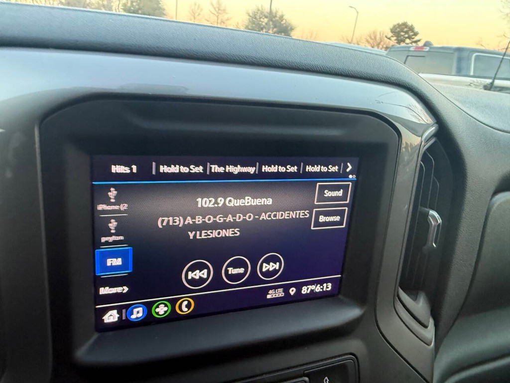 Chevrolet Silverado 1500 Vehicle Full-screen Gallery Image 25