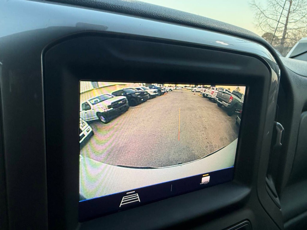 Chevrolet Silverado 1500 Vehicle Full-screen Gallery Image 26