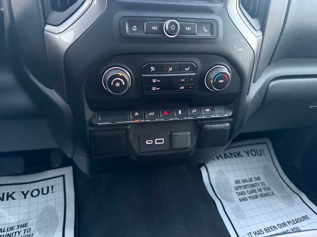 Chevrolet Silverado 1500 Vehicle Full-screen Gallery Image 28