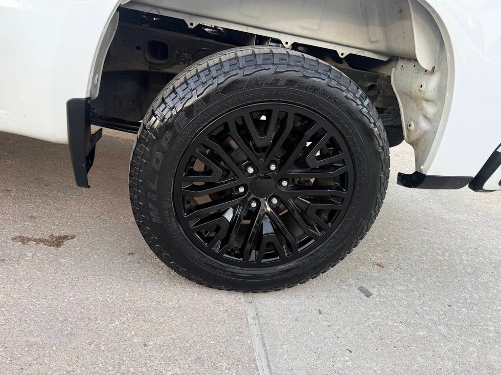 Chevrolet Silverado 1500 Vehicle Full-screen Gallery Image 35