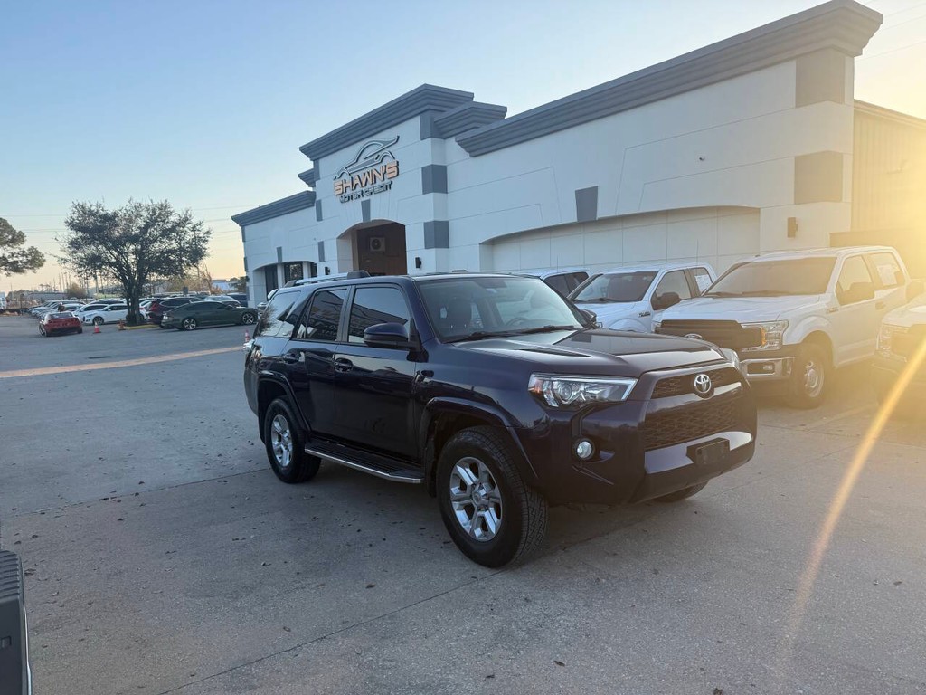 Toyota 4Runner Vehicle Full-screen Gallery Image 02