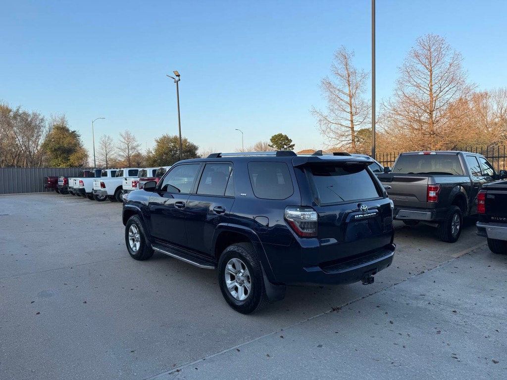 Toyota 4Runner Vehicle Full-screen Gallery Image 04