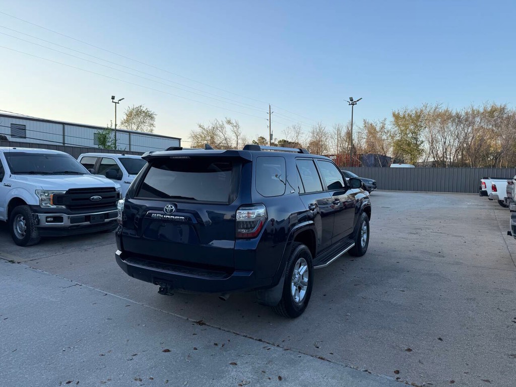 Toyota 4Runner Vehicle Full-screen Gallery Image 05