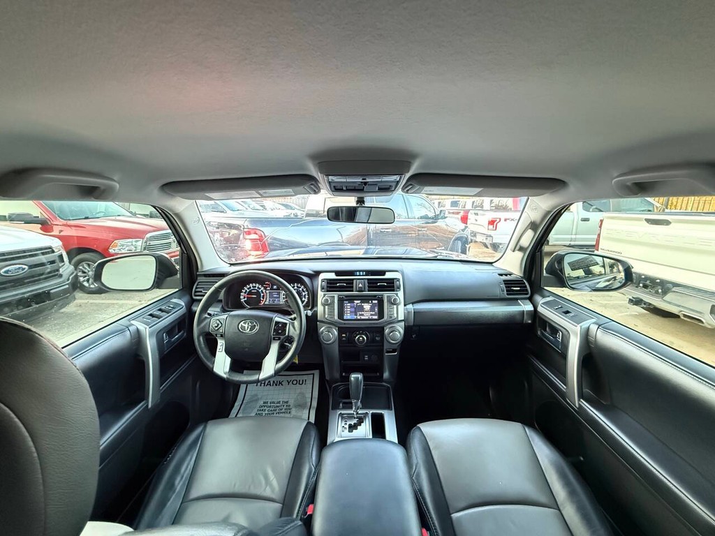 Toyota 4Runner Vehicle Full-screen Gallery Image 18