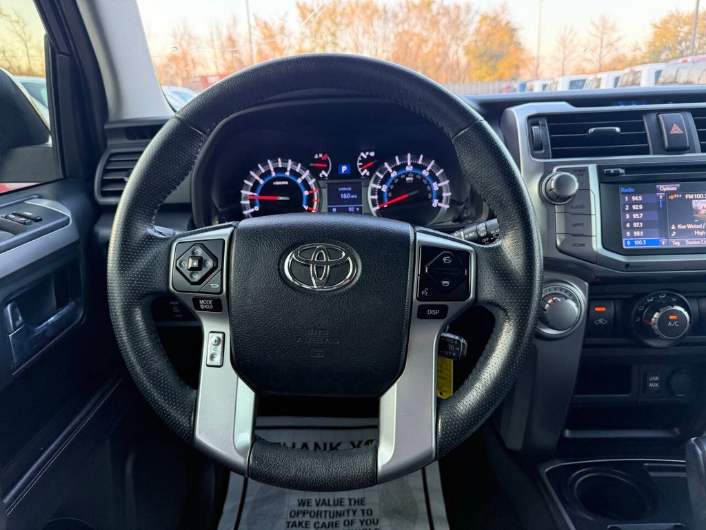 Toyota 4Runner Vehicle Full-screen Gallery Image 22