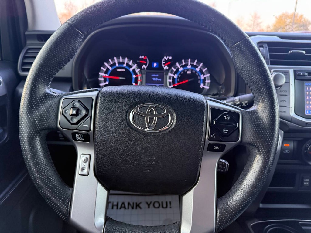 Toyota 4Runner Vehicle Full-screen Gallery Image 23