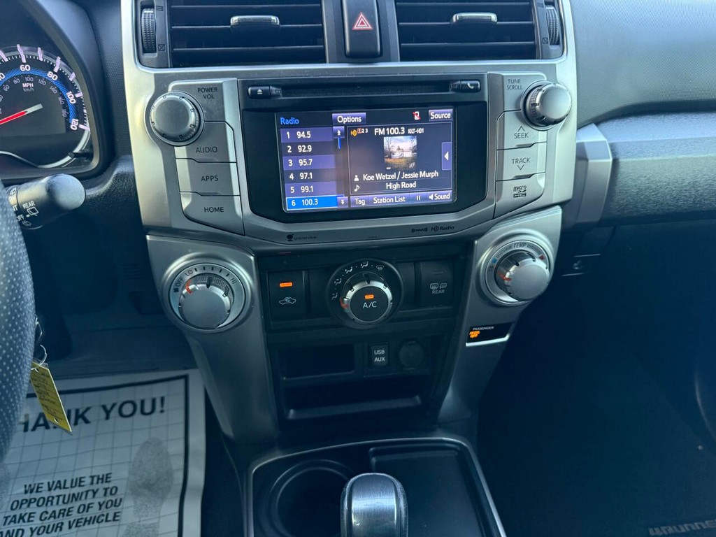 Toyota 4Runner Vehicle Full-screen Gallery Image 27