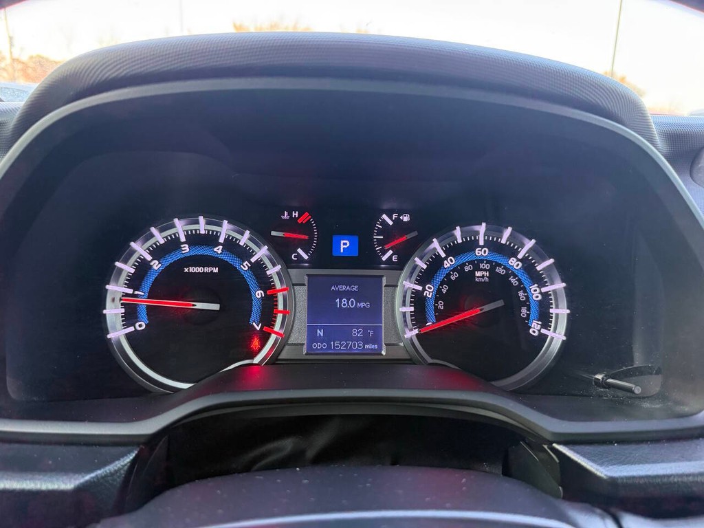 Toyota 4Runner Vehicle Full-screen Gallery Image 30