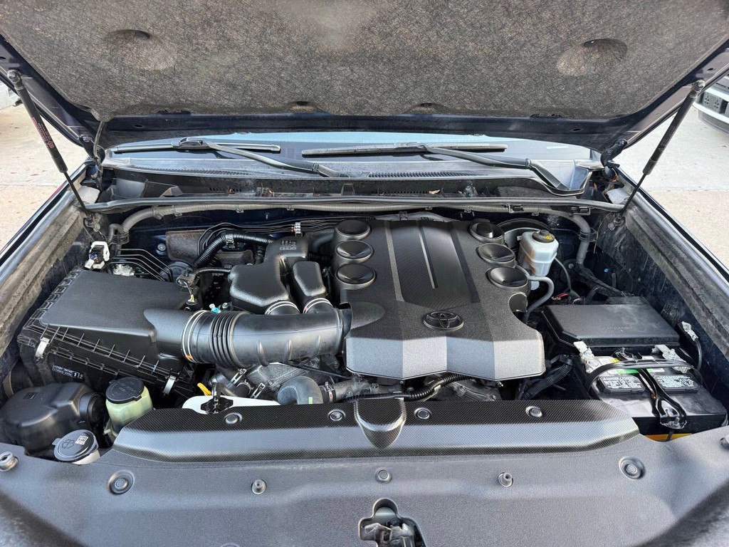 Toyota 4Runner Vehicle Full-screen Gallery Image 33