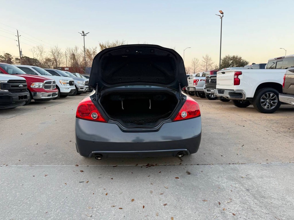 Nissan Altima Coupe Vehicle Full-screen Gallery Image 31