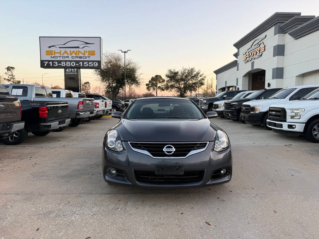 Nissan Altima Coupe Vehicle Full-screen Gallery Image 41