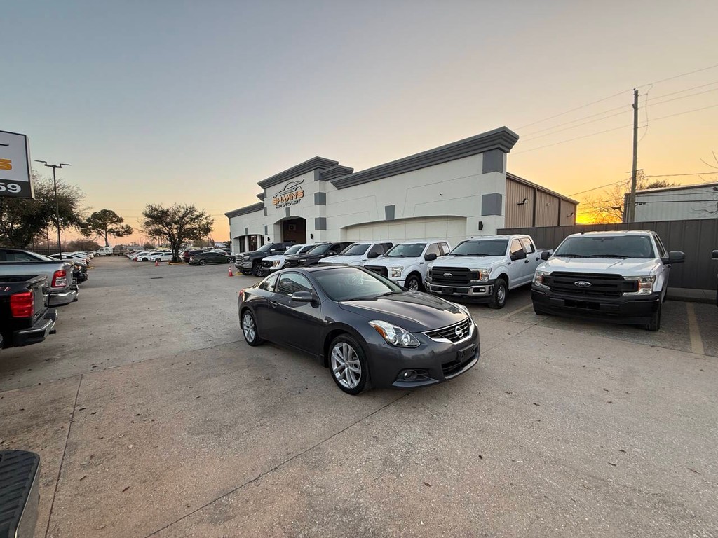 Nissan Altima Coupe Vehicle Full-screen Gallery Image 43