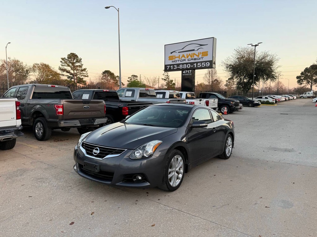 Nissan Altima Coupe Vehicle Full-screen Gallery Image 44