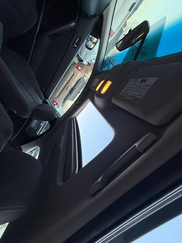 Nissan Altima Coupe Vehicle Full-screen Gallery Image 25