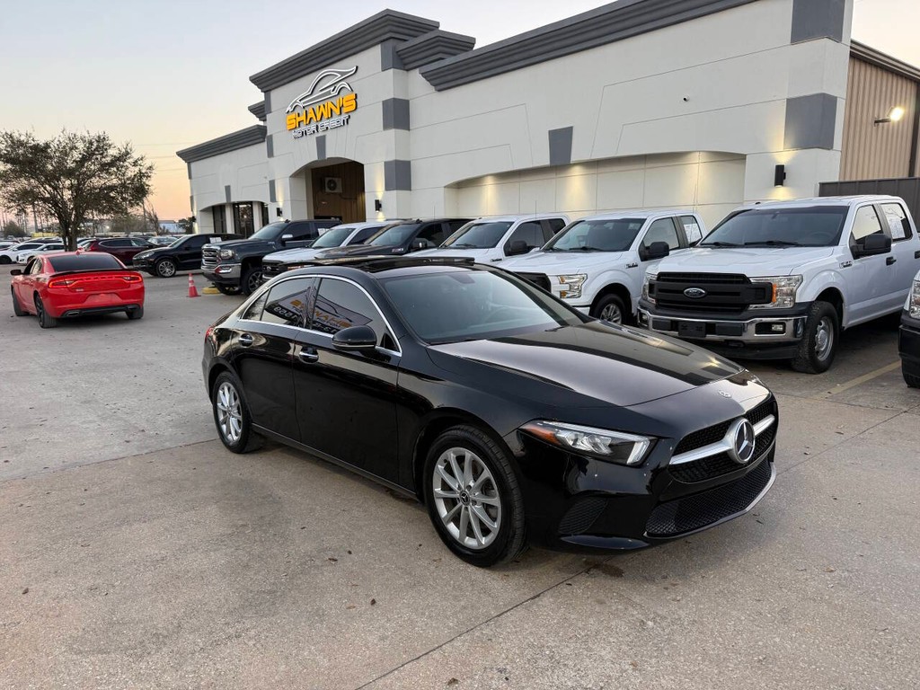 Mercedes-Benz A-Class Vehicle Full-screen Gallery Image 02