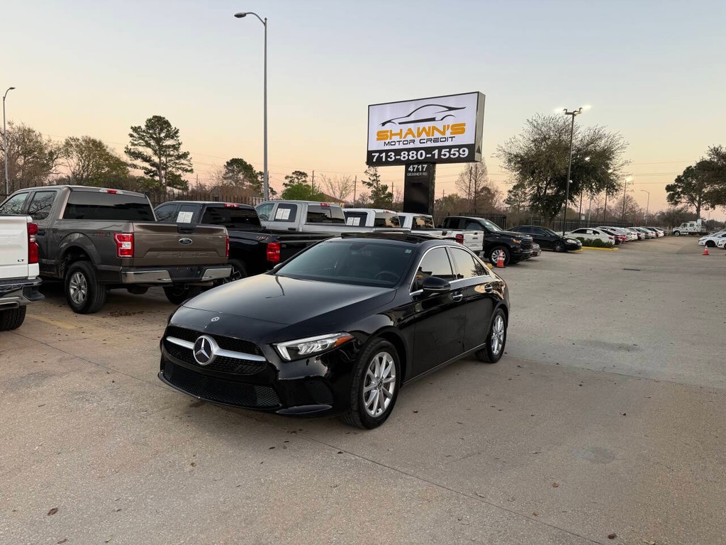 Mercedes-Benz A-Class Vehicle Full-screen Gallery Image 03