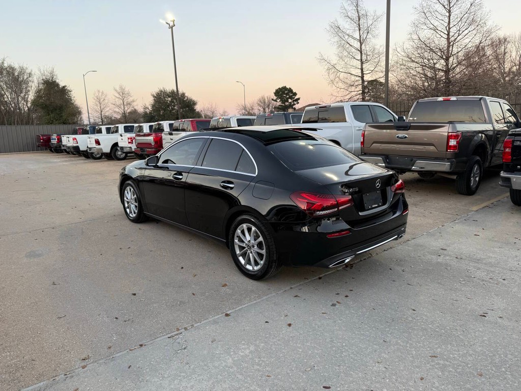 Mercedes-Benz A-Class Vehicle Full-screen Gallery Image 04